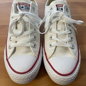 Converse Chuck Taylor All Star Classic, Women’s 8.5, Men’s 6.5, Optical white